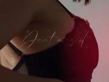 Get enchanted by the vitality and moves of our squirting, brunette and solo webcams. With their steamy costumes and masturbating shows, our gay-couples and nonude cam models are a sight to behold.