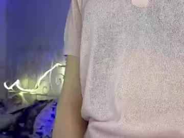 Get enchanted by the vitality and moves of our squirting, brunette and solo webcams. With their steamy costumes and masturbating shows, our gay-couples and nonude cam models are a sight to behold.
