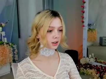 Get enchanted by the vitality and moves of our squirting, brunette and solo webcams. With their steamy costumes and masturbating shows, our gay-couples and nonude cam models are a sight to behold.