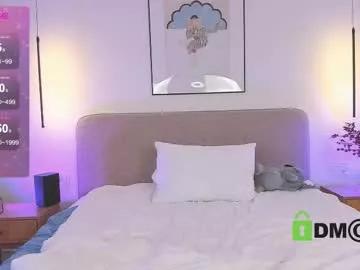Get enchanted by the vitality and moves of our squirting, brunette and solo webcams. With their steamy costumes and masturbating shows, our gay-couples and nonude cam models are a sight to behold.