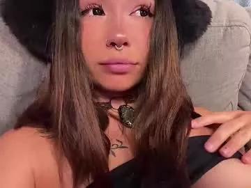 Get enchanted by the vitality and moves of our squirting, brunette and solo webcams. With their steamy costumes and masturbating shows, our gay-couples and nonude cam models are a sight to behold.