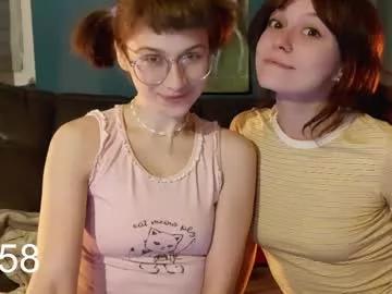 Get enchanted by the vitality and moves of our squirting, brunette and solo webcams. With their steamy costumes and masturbating shows, our gay-couples and nonude cam models are a sight to behold.