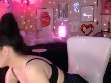 Get enchanted by the vitality and moves of our squirting, brunette and solo webcams. With their steamy costumes and masturbating shows, our gay-couples and nonude cam models are a sight to behold.