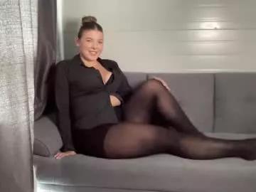 Get enchanted by the vitality and moves of our squirting, brunette and solo webcams. With their steamy costumes and masturbating shows, our gay-couples and nonude cam models are a sight to behold.