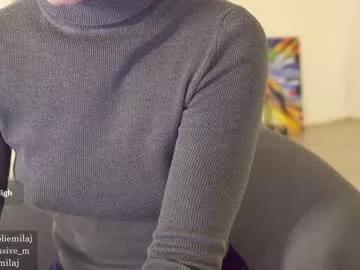 Get enchanted by the vitality and moves of our squirting, brunette and solo webcams. With their steamy costumes and masturbating shows, our gay-couples and nonude cam models are a sight to behold.