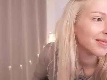 Get enchanted by the vitality and moves of our squirting, brunette and solo webcams. With their steamy costumes and masturbating shows, our gay-couples and nonude cam models are a sight to behold.