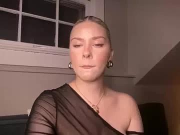 Get enchanted by the vitality and moves of our squirting, brunette and solo webcams. With their steamy costumes and masturbating shows, our gay-couples and nonude cam models are a sight to behold.