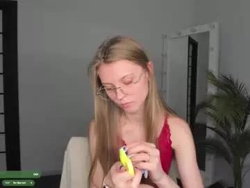 Get enchanted by the vitality and moves of our squirting, brunette and solo webcams. With their steamy costumes and masturbating shows, our gay-couples and nonude cam models are a sight to behold.