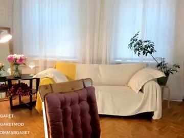 Get enchanted by the vitality and moves of our squirting, brunette and solo webcams. With their steamy costumes and masturbating shows, our gay-couples and nonude cam models are a sight to behold.