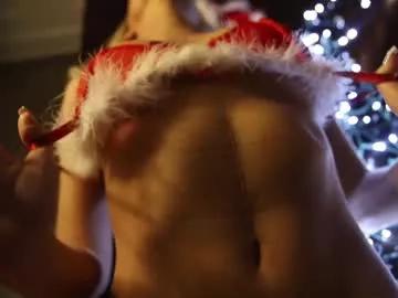 Get enchanted by the vitality and moves of our squirting, brunette and solo webcams. With their steamy costumes and masturbating shows, our gay-couples and nonude cam models are a sight to behold.