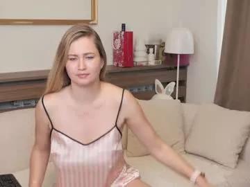 Get enchanted by the vitality and moves of our squirting, brunette and solo webcams. With their steamy costumes and masturbating shows, our gay-couples and nonude cam models are a sight to behold.