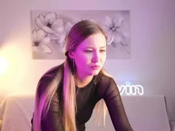 Get enchanted by the vitality and moves of our squirting, brunette and solo webcams. With their steamy costumes and masturbating shows, our gay-couples and nonude cam models are a sight to behold.