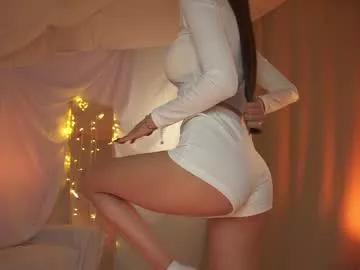 Get enchanted by the vitality and moves of our squirting, brunette and solo webcams. With their steamy costumes and masturbating shows, our gay-couples and nonude cam models are a sight to behold.