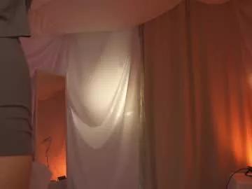 Get enchanted by the vitality and moves of our squirting, brunette and solo webcams. With their steamy costumes and masturbating shows, our gay-couples and nonude cam models are a sight to behold.