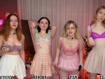 Get enchanted by the vitality and moves of our squirting, brunette and solo webcams. With their steamy costumes and masturbating shows, our gay-couples and nonude cam models are a sight to behold.