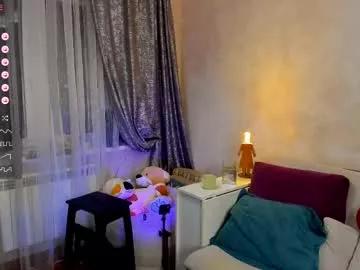 Get enchanted by the vitality and moves of our squirting, brunette and solo webcams. With their steamy costumes and masturbating shows, our gay-couples and nonude cam models are a sight to behold.