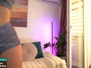 Get enchanted by the vitality and moves of our squirting, brunette and solo webcams. With their steamy costumes and masturbating shows, our gay-couples and nonude cam models are a sight to behold.
