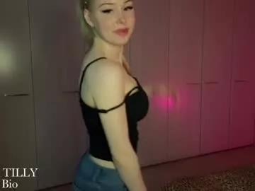 Get enchanted by the vitality and moves of our squirting, brunette and solo webcams. With their steamy costumes and masturbating shows, our gay-couples and nonude cam models are a sight to behold.