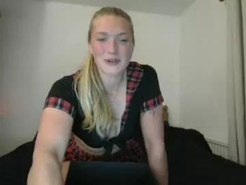Get enchanted by the vitality and moves of our squirting, brunette and solo webcams. With their steamy costumes and masturbating shows, our gay-couples and nonude cam models are a sight to behold.