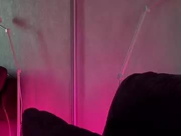 Get enchanted by the vitality and moves of our squirting, brunette and solo webcams. With their steamy costumes and masturbating shows, our gay-couples and nonude cam models are a sight to behold.