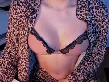 Girls: Stay up-to-date with the new immersive cumshows range and check-out the cutest escorts exhibit their wet clitoris and sweet physiques as they strip off and climax.