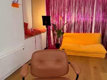 Get enchanted by the vitality and moves of our squirting, brunette and solo webcams. With their steamy costumes and masturbating shows, our gay-couples and nonude cam models are a sight to behold.
