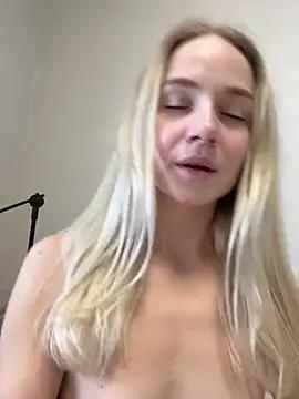 Get enchanted by the vitality and moves of our squirting, brunette and solo webcams. With their steamy costumes and masturbating shows, our gay-couples and nonude cam models are a sight to behold.