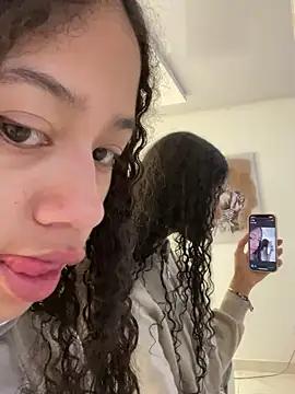 _hazzel webcams show profile image 