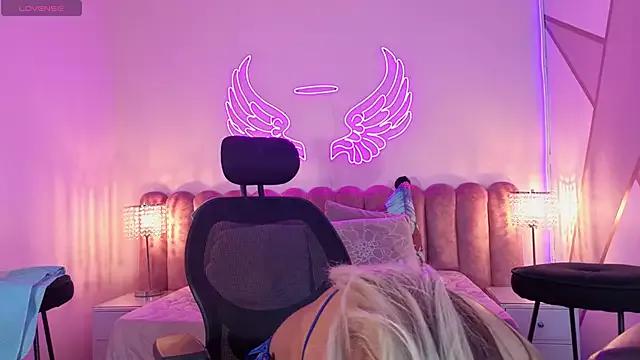 Girls: Stay up-to-date with the new immersive cumshows range and check-out the cutest escorts exhibit their wet clitoris and sweet physiques as they strip off and climax.