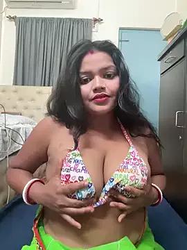Get enchanted by the vitality and moves of our squirting, brunette and solo webcams. With their steamy costumes and masturbating shows, our gay-couples and nonude cam models are a sight to behold.