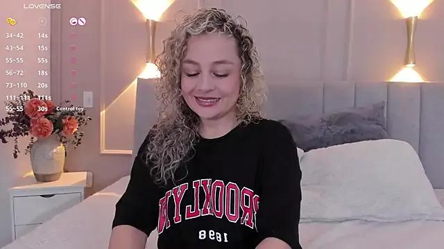 Girls: Stay up-to-date with the new immersive cumshows range and check-out the cutest escorts exhibit their wet clitoris and sweet physiques as they strip off and climax.