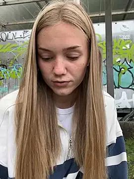 AnieMiller from StripChat is Freechat