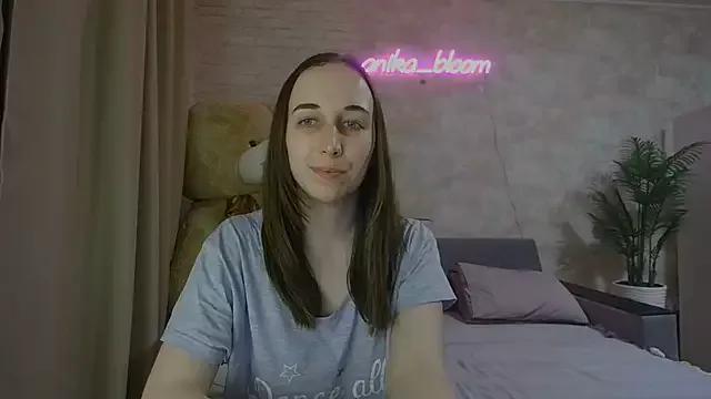 Girls: Stay up-to-date with the new immersive cumshows range and check-out the cutest escorts exhibit their wet clitoris and sweet physiques as they strip off and climax.