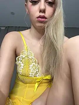 Get enchanted by the vitality and moves of our squirting, brunette and solo webcams. With their steamy costumes and masturbating shows, our gay-couples and nonude cam models are a sight to behold.