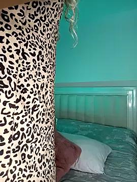 Girls: Stay up-to-date with the new immersive cumshows range and check-out the cutest escorts exhibit their wet clitoris and sweet physiques as they strip off and climax.
