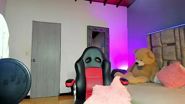 Girls: Stay up-to-date with the new immersive cumshows range and check-out the cutest escorts exhibit their wet clitoris and sweet physiques as they strip off and climax.