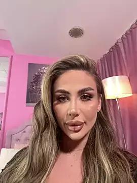 Get enchanted by the vitality and moves of our squirting, brunette and solo webcams. With their steamy costumes and masturbating shows, our gay-couples and nonude cam models are a sight to behold.