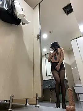 Get enchanted by the vitality and moves of our squirting, brunette and solo webcams. With their steamy costumes and masturbating shows, our gay-couples and nonude cam models are a sight to behold.