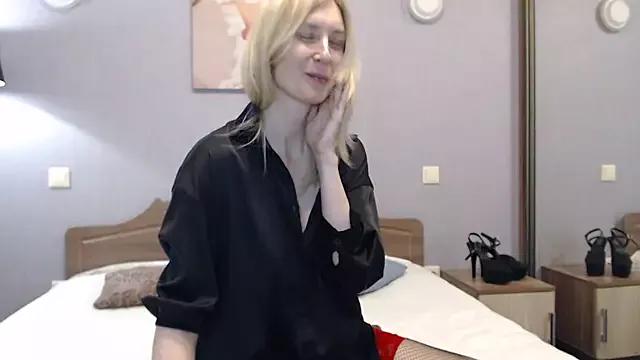 AvelinaLeoni from StripChat is Freechat