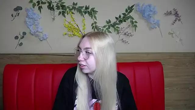 Photos of BeatriceFly from StripChat is Freechat