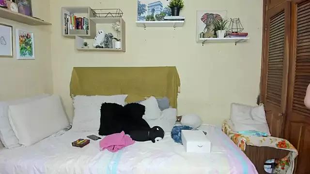 Blondandtattoofaced from StripChat is Freechat