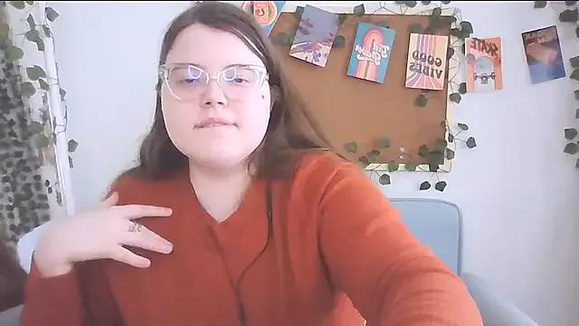 BrattyPrincess_Emma from StripChat is Freechat