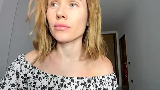 Cameron_diazz from StripChat is Freechat