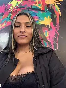 cami_leon from StripChat is Freechat