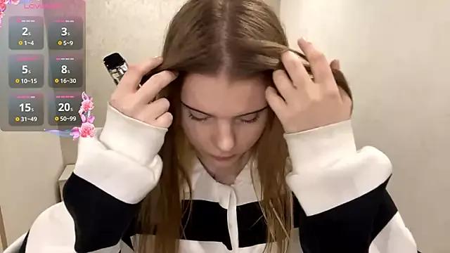 CarolinePepper from StripChat is Freechat