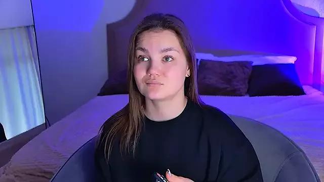 CarollineWllliams from StripChat is Freechat