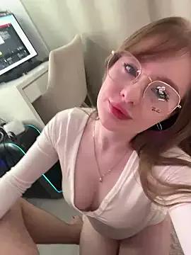Get enchanted by the vitality and moves of our squirting, brunette and solo webcams. With their steamy costumes and masturbating shows, our gay-couples and nonude cam models are a sight to behold.