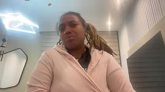 ChocolateCakeQueen from StripChat is Freechat