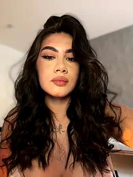 Get enchanted by the vitality and moves of our squirting, brunette and solo webcams. With their steamy costumes and masturbating shows, our gay-couples and nonude cam models are a sight to behold.
