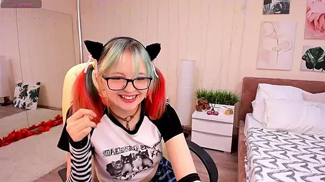 CoralineYoung from StripChat is Freechat